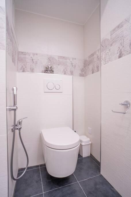 Sukromny Staromestsky Apartman V Uzasnej Lokalite/Cozy Old-Town Apartment In A Great Neighborhood Bratislava Exterior photo