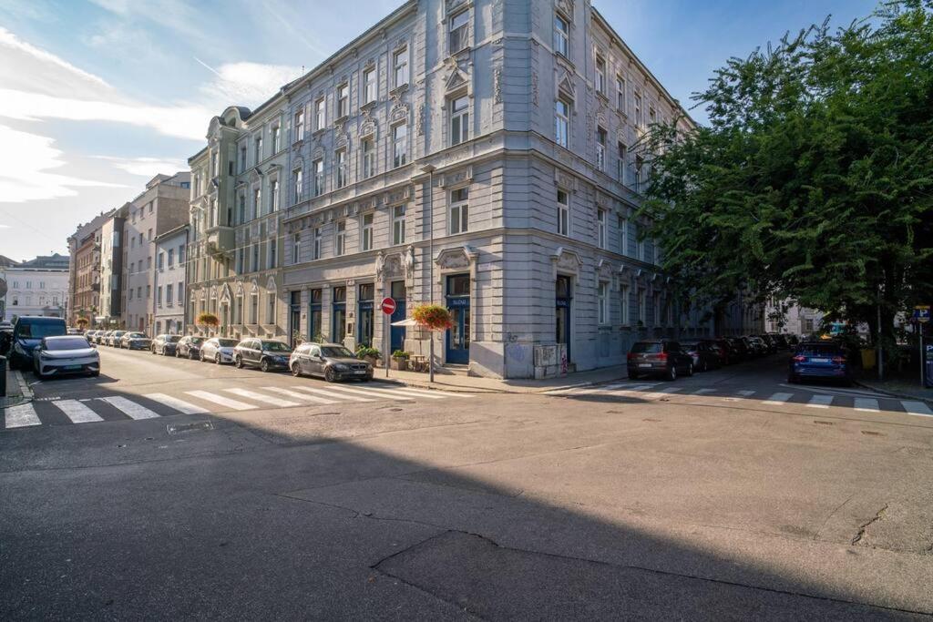 Sukromny Staromestsky Apartman V Uzasnej Lokalite/Cozy Old-Town Apartment In A Great Neighborhood Bratislava Exterior photo